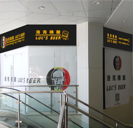 墙面广告设计 从城市背景到品牌叙事的融合艺术