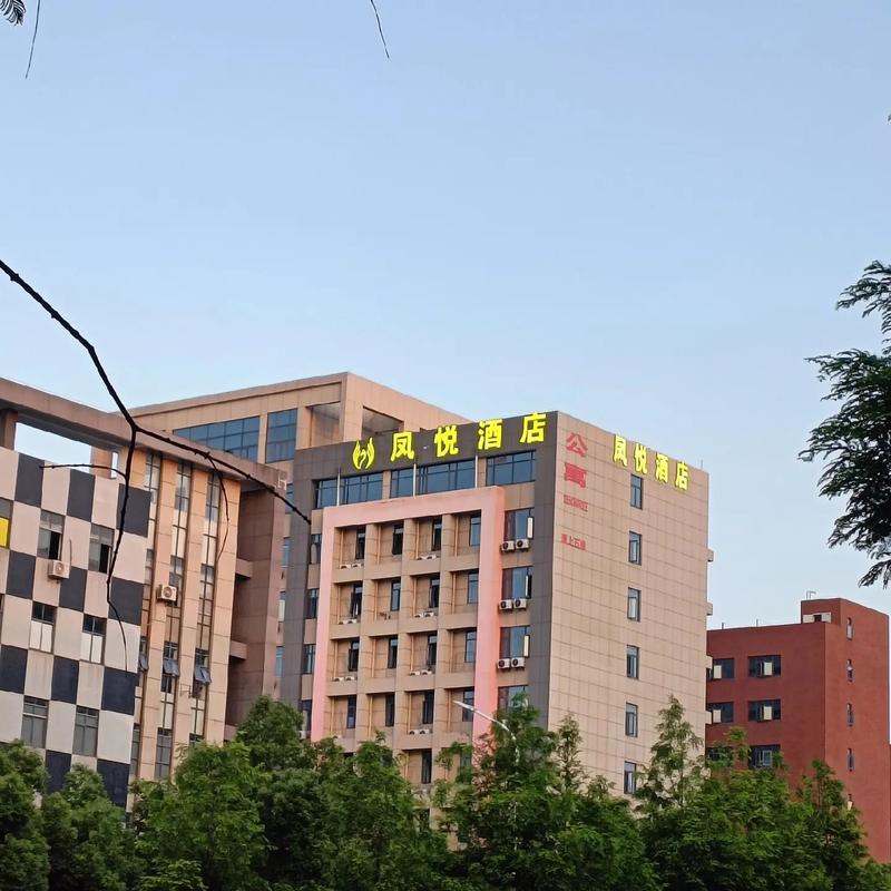 酒店超级字 点亮门头的商业魅力与广告价值